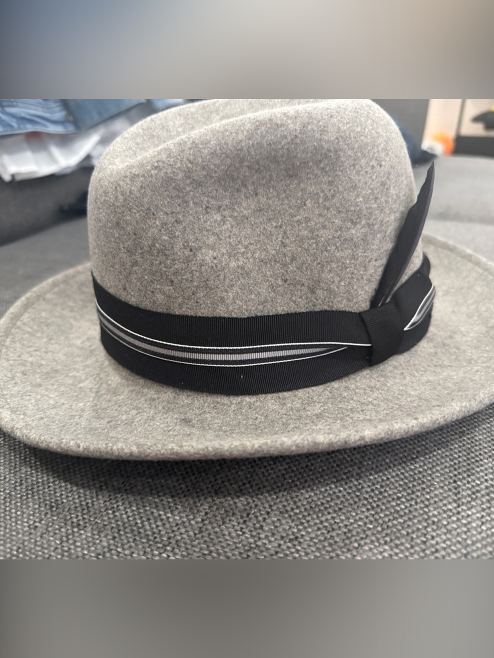 Bailey Gray Men’s Fedora Hat with Black Band and Feather NWT